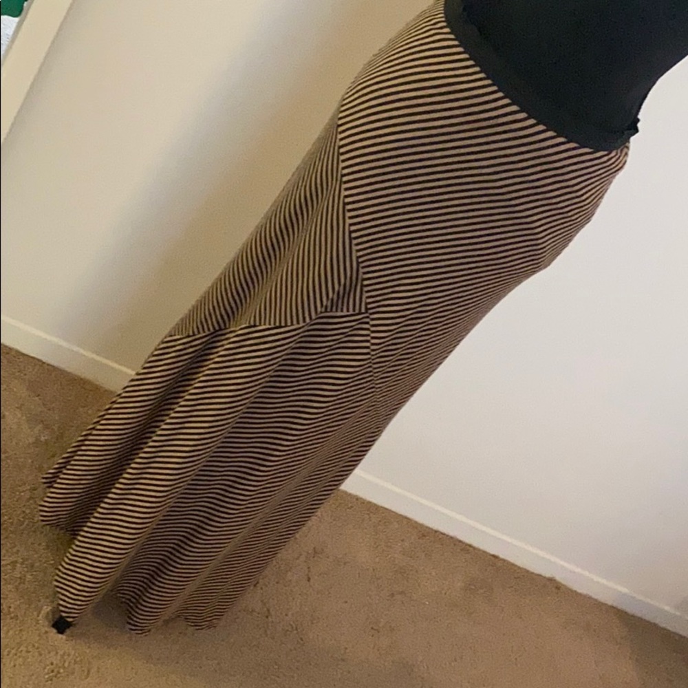 Long Sz M one-length striped tan & black skirt